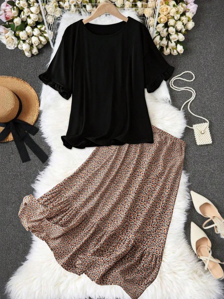 SHEIN Tall 2pcs/Set Women Plus Size Gathered Floral Trim Short Sleeve T-Shirt And Ditsy Floral Pleated Mini Skirt