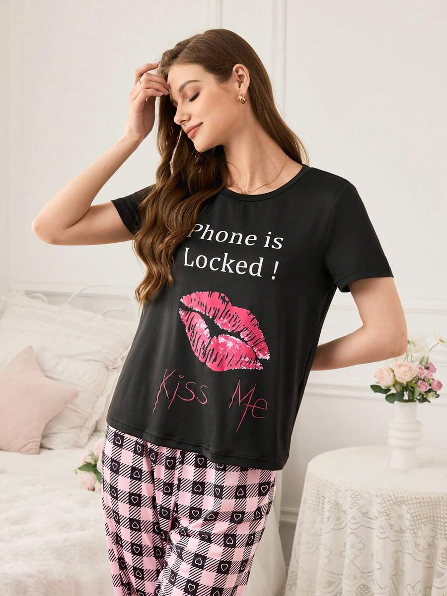 SHEIN Parte superior de pijama de mangas cortas para mujer, cómoda, con estampado de labios y letras, para verano