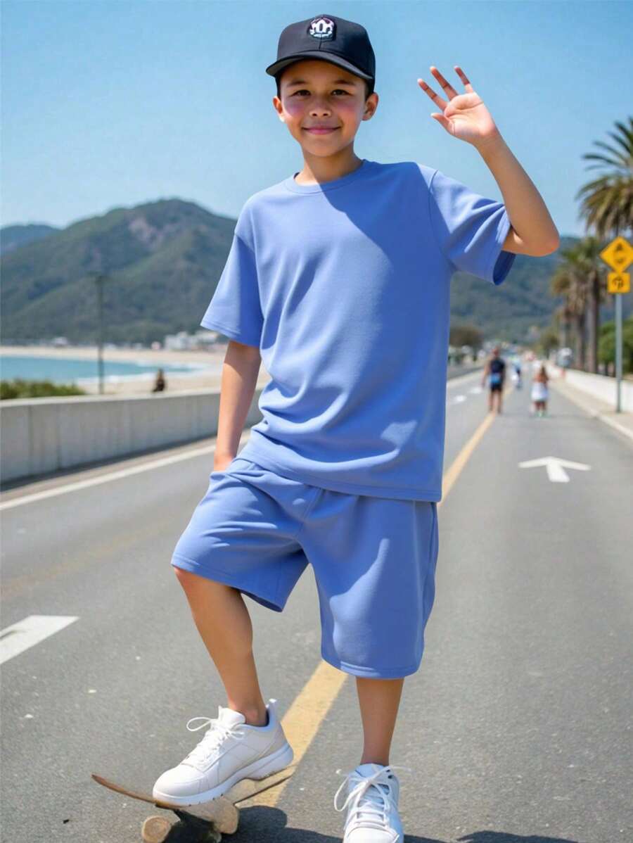 SHEIN Set de 2 piezas con camiseta de manga corta y cuello redondo de unicolor y shorts de cintura elástica para niño preadolescente. Conjunto clásico y versátil, apto para otoño, primavera, verano, juegos al aire libre, escuela, calle, fiestas y ocio, con alta rentabilidad