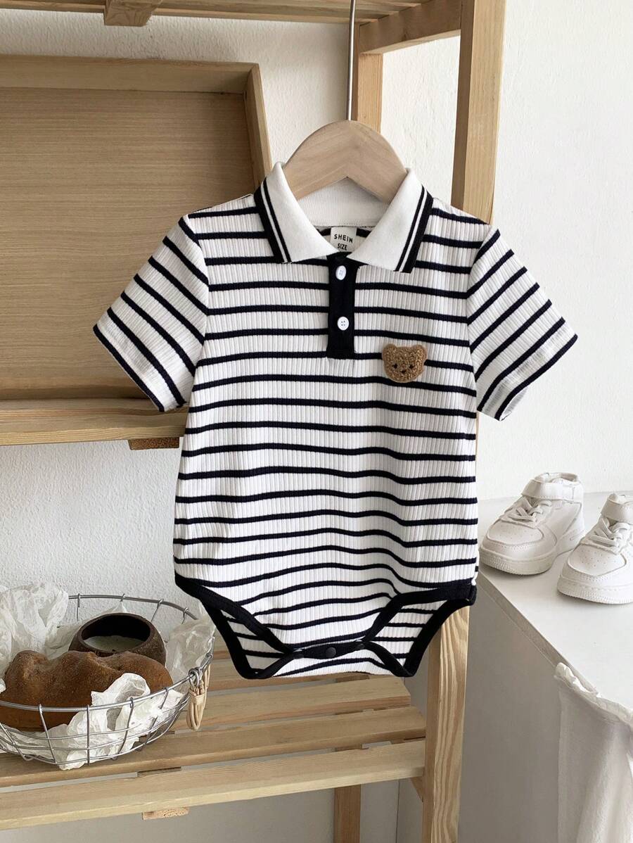 SHEIN Pasgeboren babyjongen elegante, stedelijke, preppy, klassieke blauw-witte gestreepte romper met revers, korte mouwen en losse pasvorm, geschikt voor casual dagelijks gebruik, uitstapjes, strand en zomer.