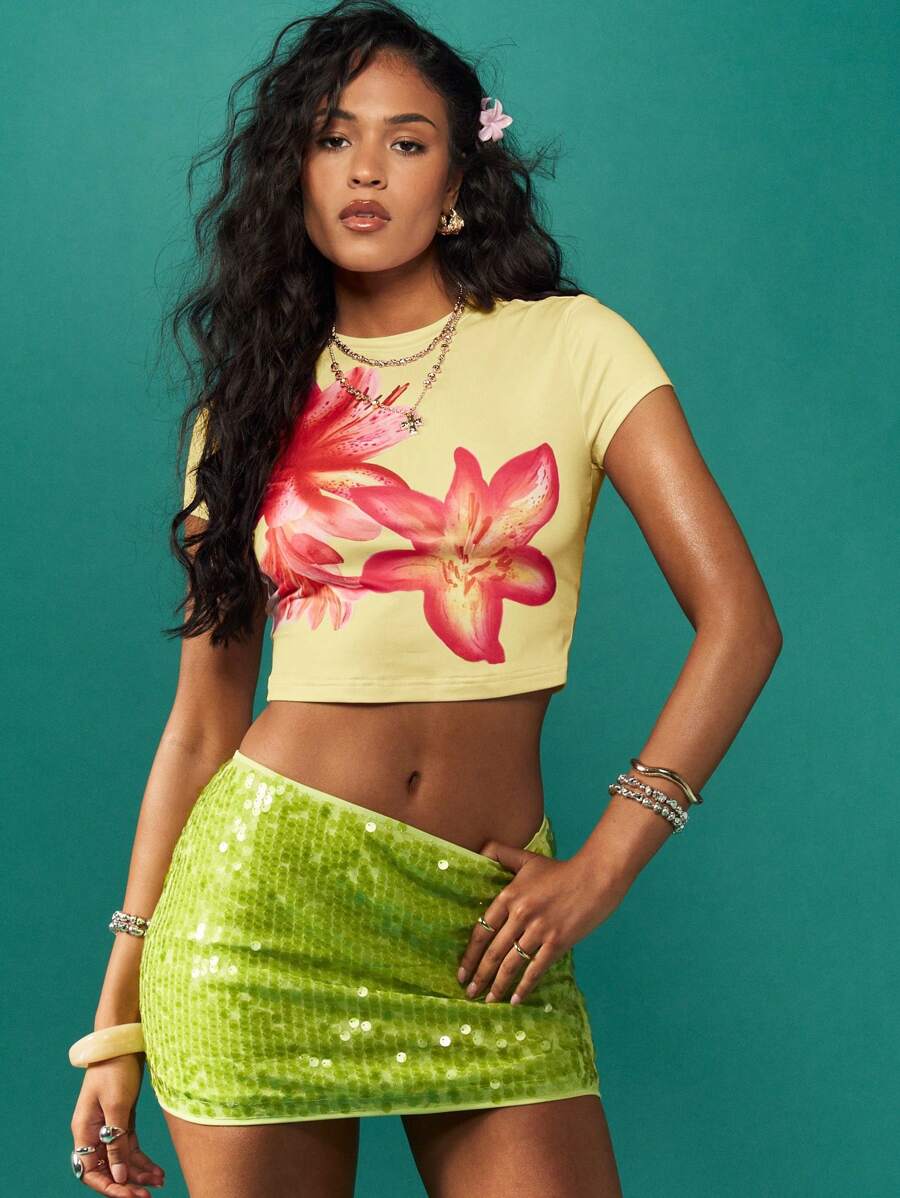 MISSGUIDED Tropical Floral Print Baby Tee Lily Pattern Crop Top Festival Summer Beach Hawaiian Party Casual Dance Vacation Island Cruise Fitted T-Shirt