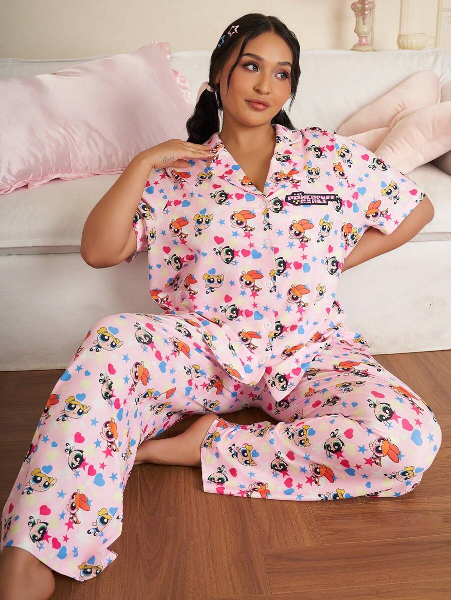 THE POWERPUFF GIRLS X SHEIN Conjunto de pijama con blusa de manga corta y pantalón largo con estampado de Flor, Burbuja, Florecita en talla grande