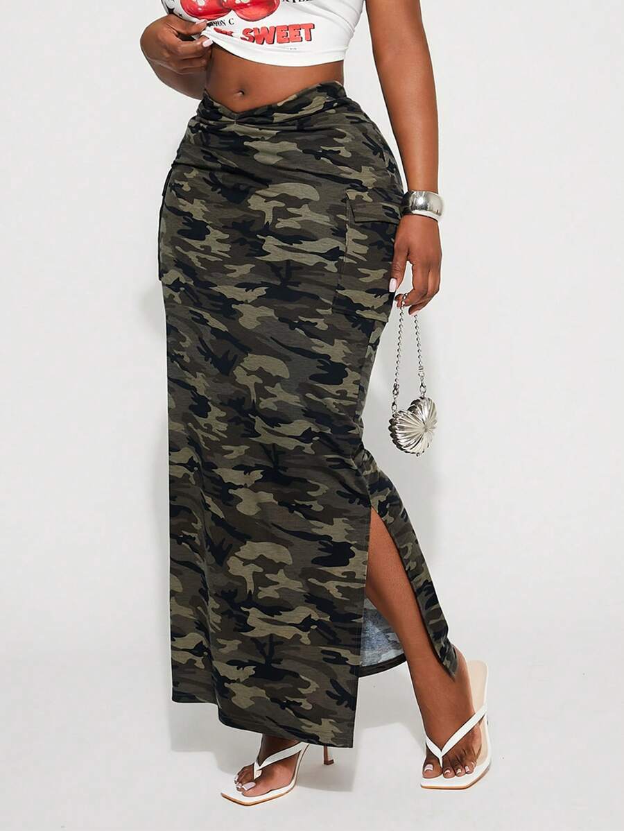 SHEIN SXY Falda con bolsillo con solapa y bajo con abertura, estampado de camuflaje, elegante y sexy, de uso diario, para mujer de talla grande, apropiada para el uso diario