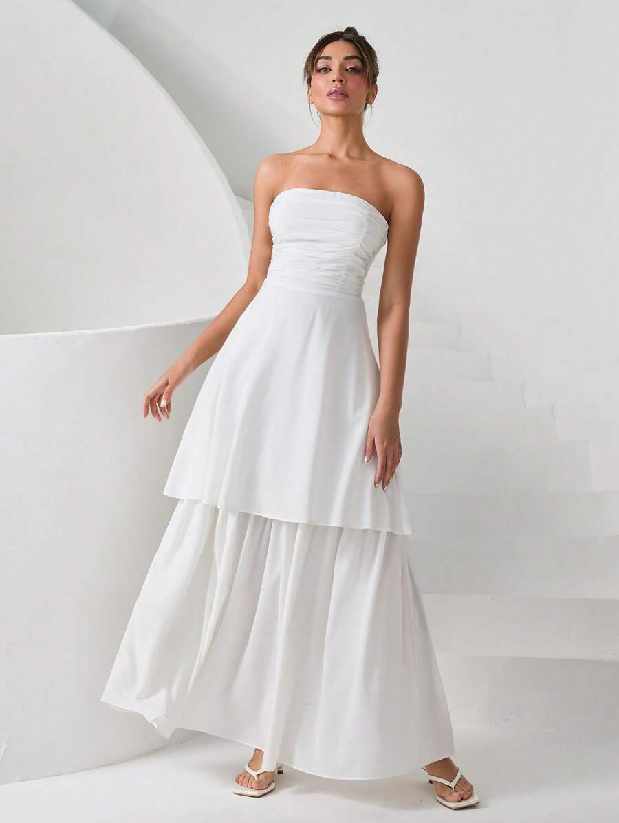 CLARA VERO Vestido largo blanco con detalles de volantes de tela arrugada