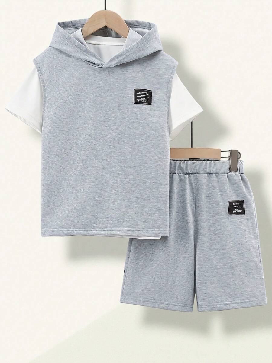 SHEIN Set da 3 pezzi di abbigliamento casual estivo per ragazzi: gilet con cappuccio, maglietta a tinta unita e pantaloncini, outfit versatile