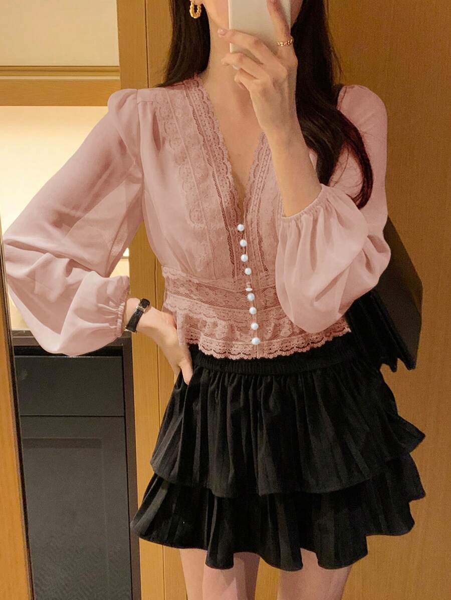 DAZY Blusa elegante con scollo a V in pizzo e contrasti, top da donna estivo