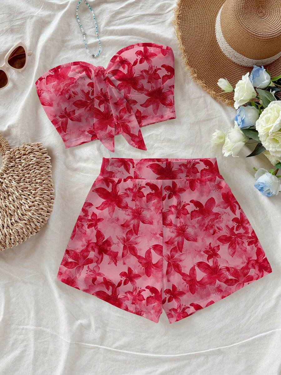 Soleia Conjunto de 2 piezas con top corto tipo bustier con nudo al frente y shorts ajustados, estampado floral veraniego tipo hawaiano