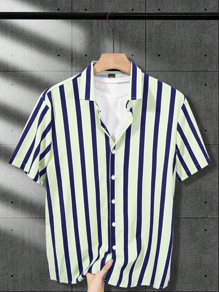Manfinity Hypemode Men's Casual Colorblock Striped Shirt, Summer