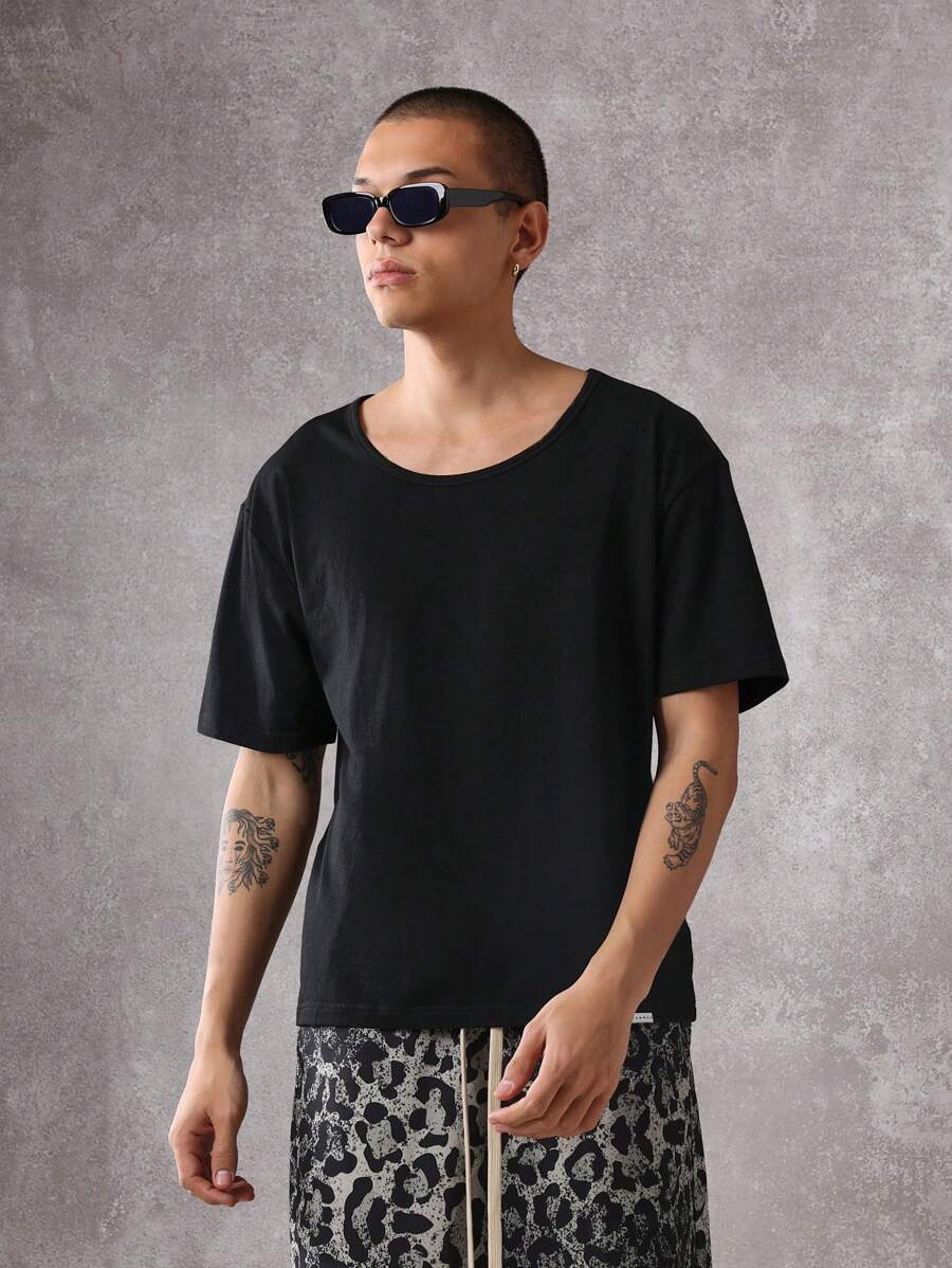 SUMWON Maglietta essenziale con collo ampio, vestibilità comoda, stile casual e urbano, maniche corte, in misto cotone, per un comfort quotidiano, adatta ai giovani uomini