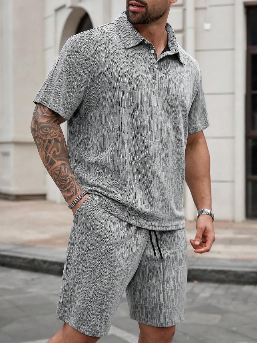 Manfinity CasualCool Conjunto de camisa polo de manga corta con estampado completo y pantalones cortos talla grande para hombres
