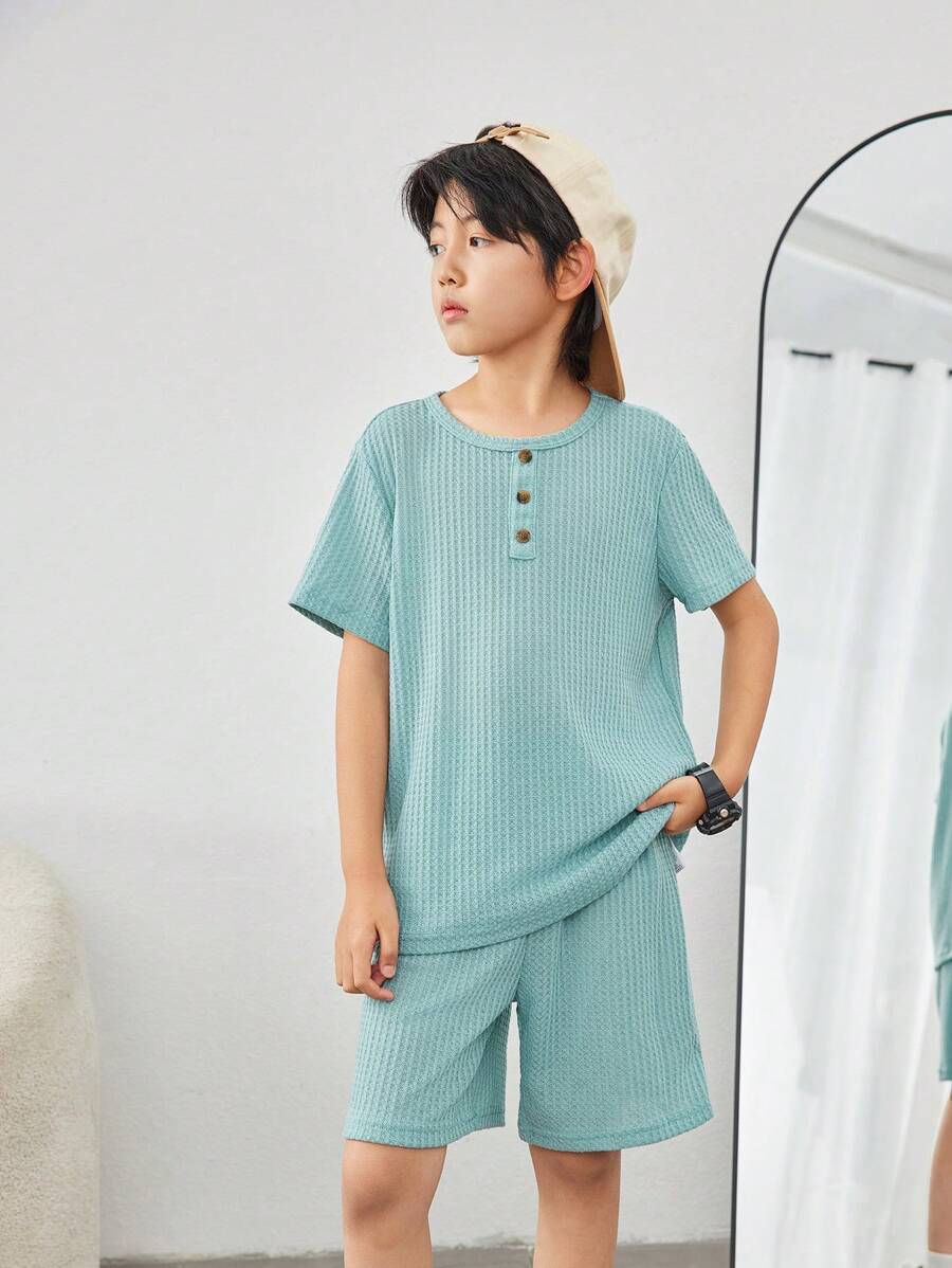 SHEIN Tween Boy Short Sleeve Button-Up Casual T-Shirt And Shorts Set For Loungewear/Home Wear