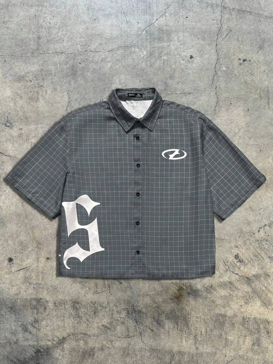 Camisa de manga corta suelta de estilo callejero con letras en inglés y estampado a cuadros para hombres