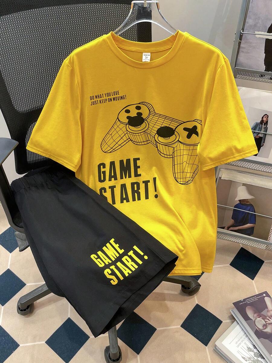 SHEIN Set de 2 piezas de camiseta de manga corta con estampado de videojuegos y pantalones cortos a juego, informal, de mezcla de algodón para adolescentes varones, de verano