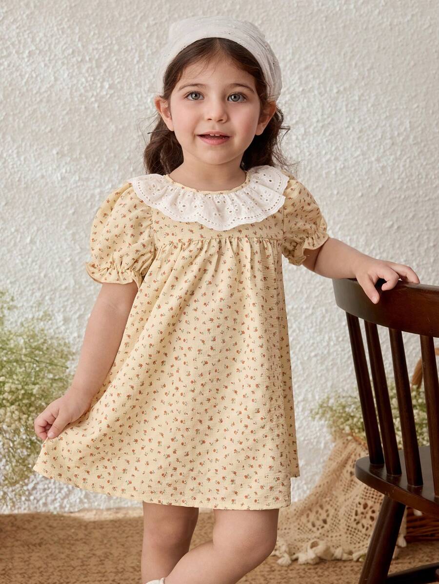 Blossori Vestito per neonata con colletto a balza e maniche a sbuffo, con fantasia floreale ditsy di colore albicocca, da vacanza rustica