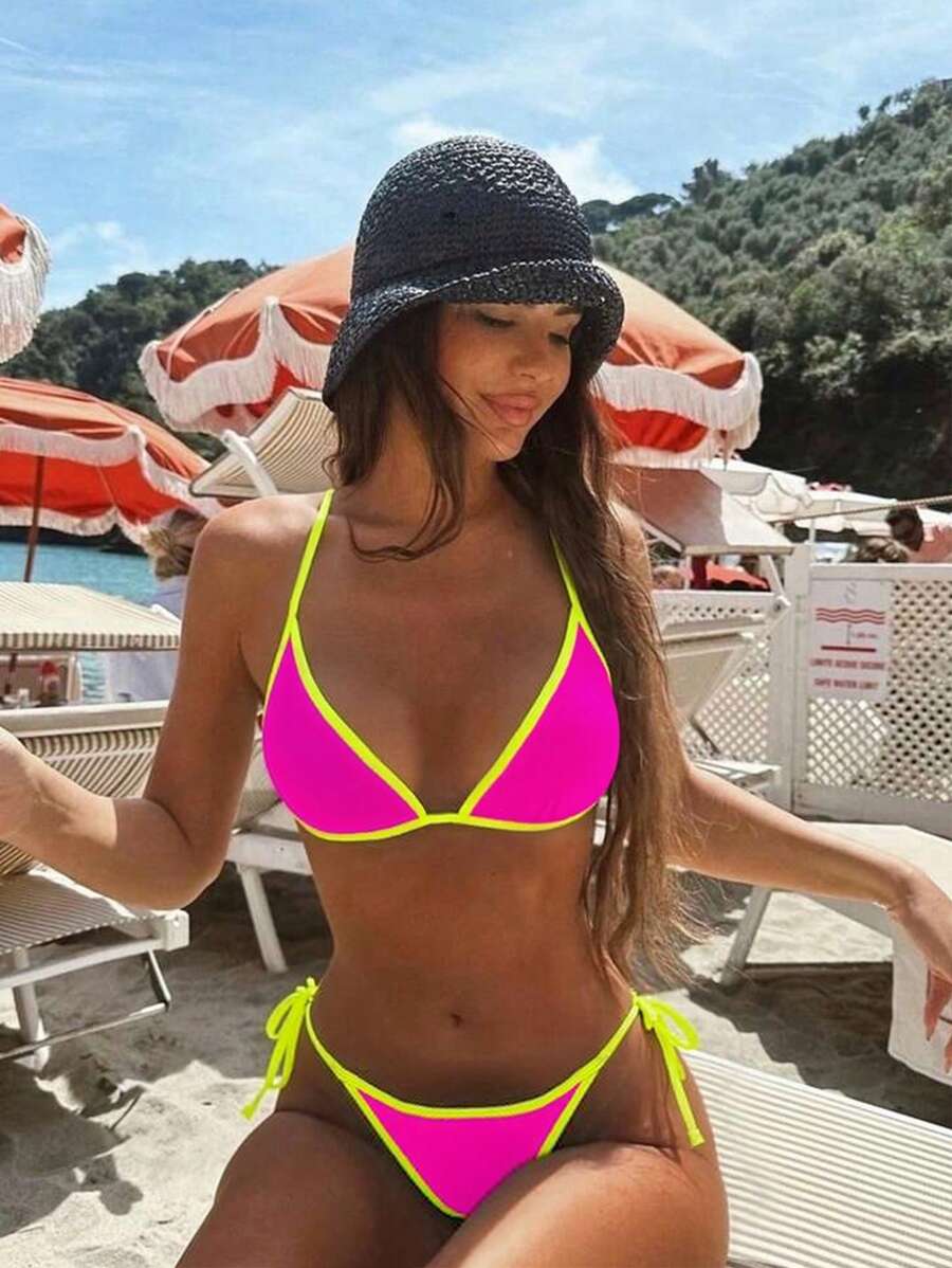 Swim Mod Conjunto de bikini de 2 piezas, con top de tirantes finos y cuello halter en bloques de color, corte regular, set de bikini de temporada para mujer con shorts de nado con lazos laterales