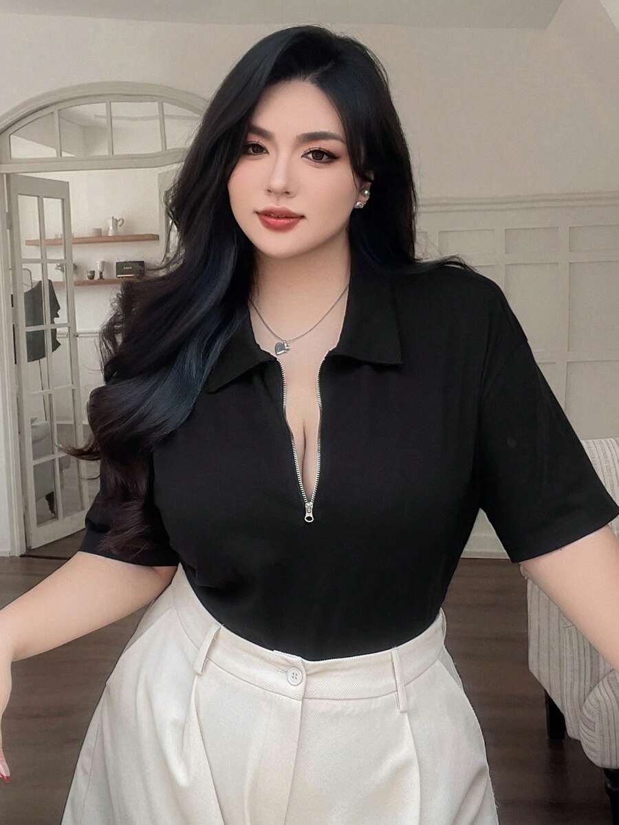 Dazy Plus Camiseta de manga corta con cuello liso y cremallera, ajuste holgado, tops de estilo universitario para el verano
