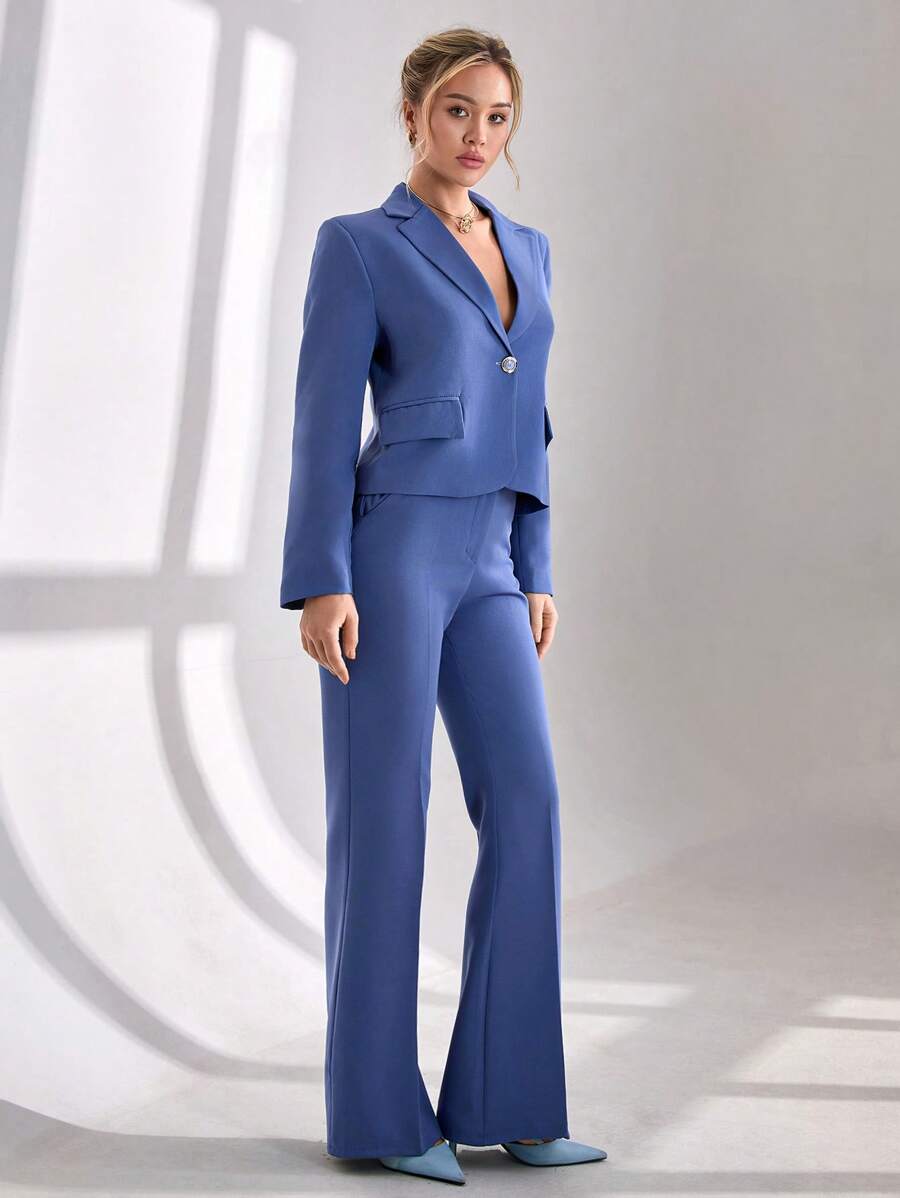 CLARA VERO Conjunto de traje de dos piezas profesional, que presenta una blazer de un solo botón y pantalones rectos a juego, detalles en la solapa, blazer entallada con bolsillos de cartera delanteros, mangas largas con diseño de puño limpio, pantalones de longitud completa a juego, silueta profesional con ajuste contemporáneo, tela de alta calidad con acabado suave, perfecto para entornos empresariales o formales