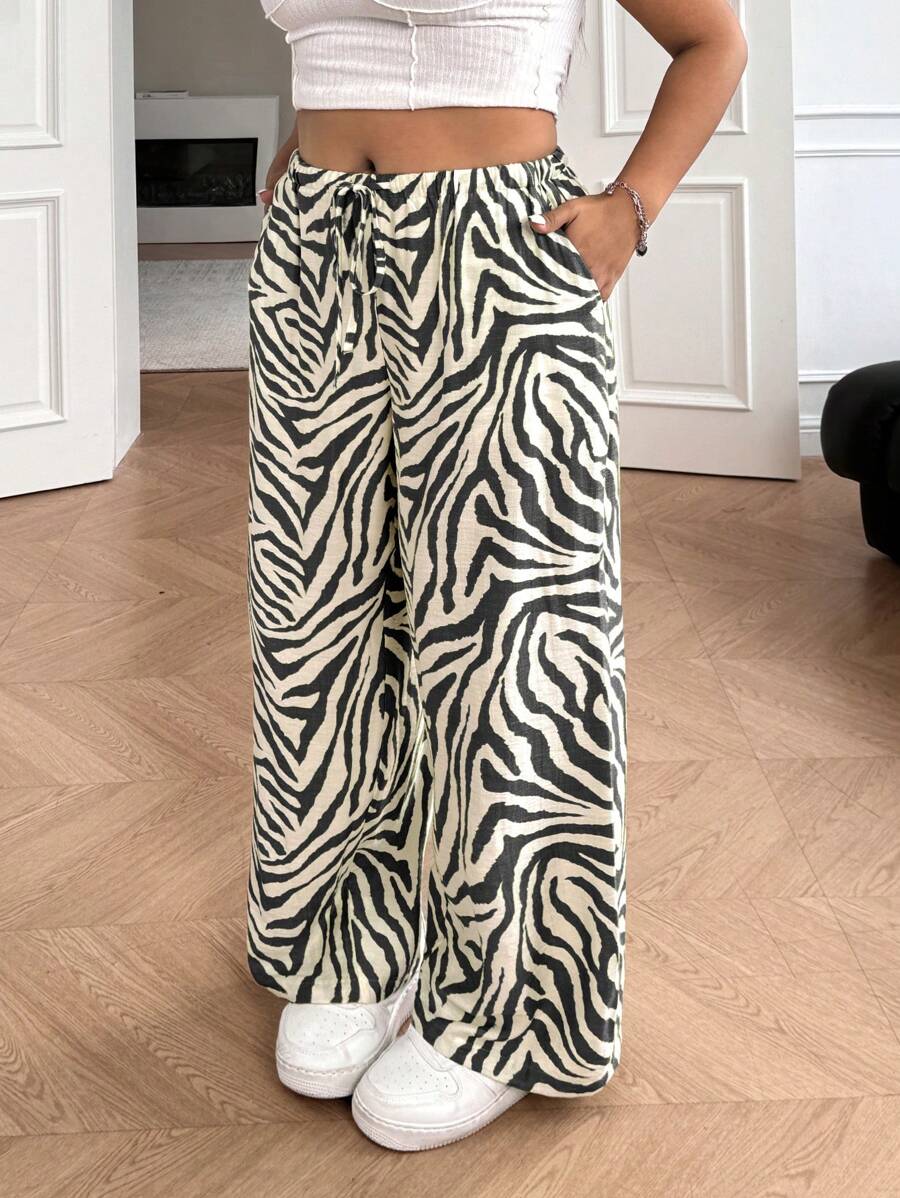 SHEIN EZwear Pantalones rectos informales de talla grande a rayas de cebra en blanco y negro