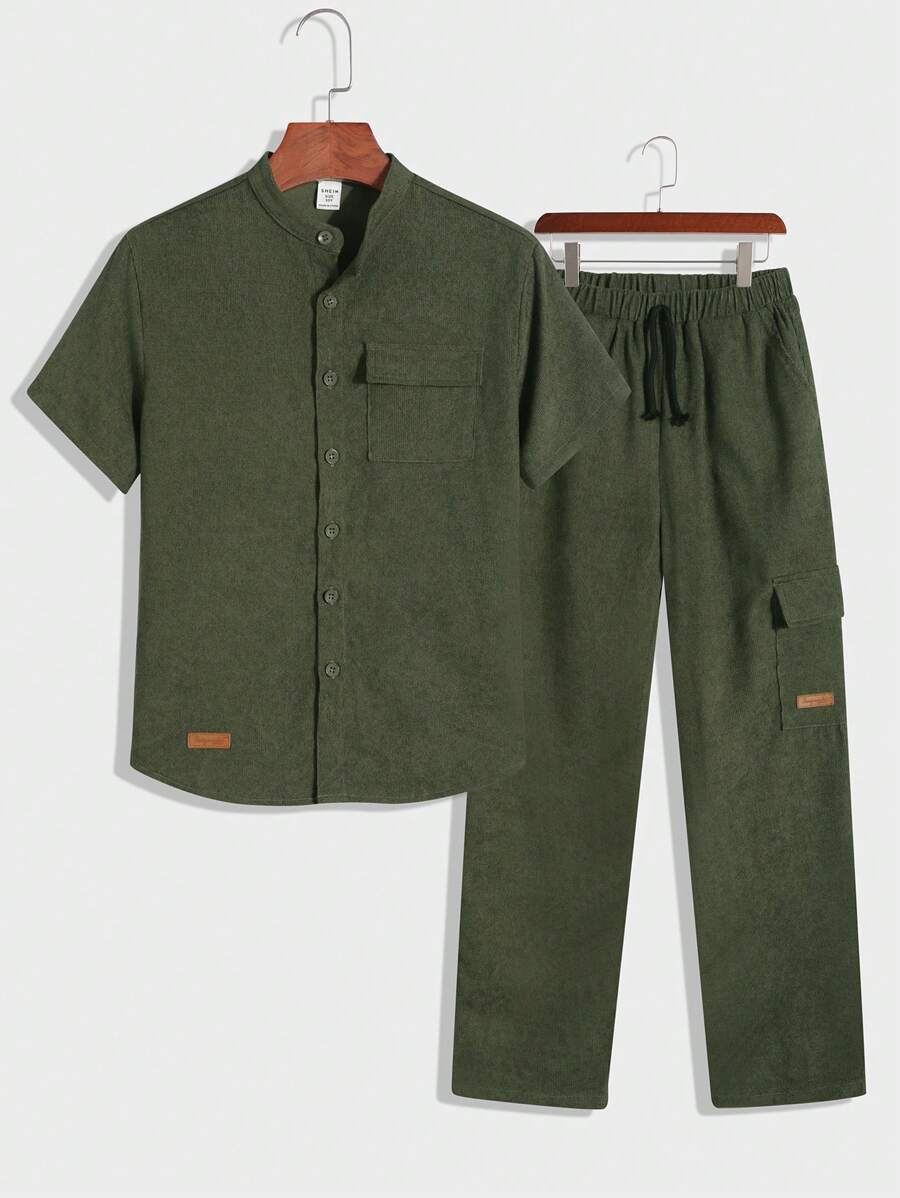 Conjunto de camisa y pantalones minimalista y versátil para niños preadolescentes, de tela suave, adecuado para el uso diario, la escuela, los viajes y los deportes al aire libre en primavera/verano, con un diseño cómodo y de estilo universitario casual