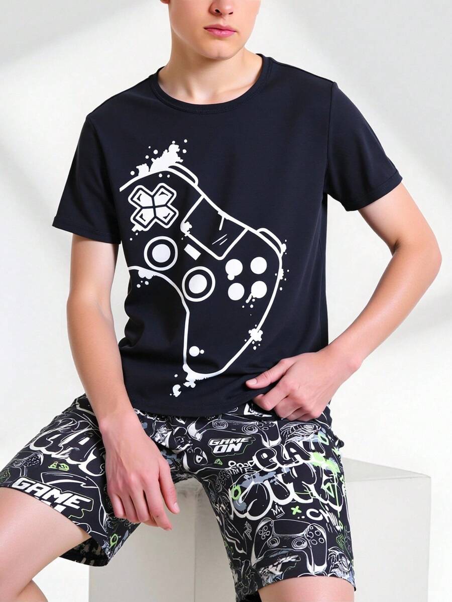 2 pezzi Pigiama da uomo, composto da maglietta a maniche corte con stampa grafica di lettere e videogiochi, e pantaloncini