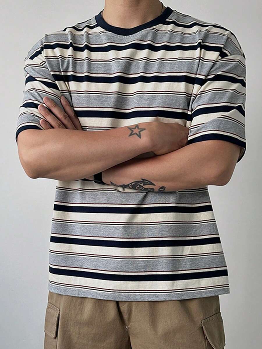 DAZY Camiseta de cuello redondo de manga corta con rayas multicolor para hombres, ropa de verano y vuelta al colegio