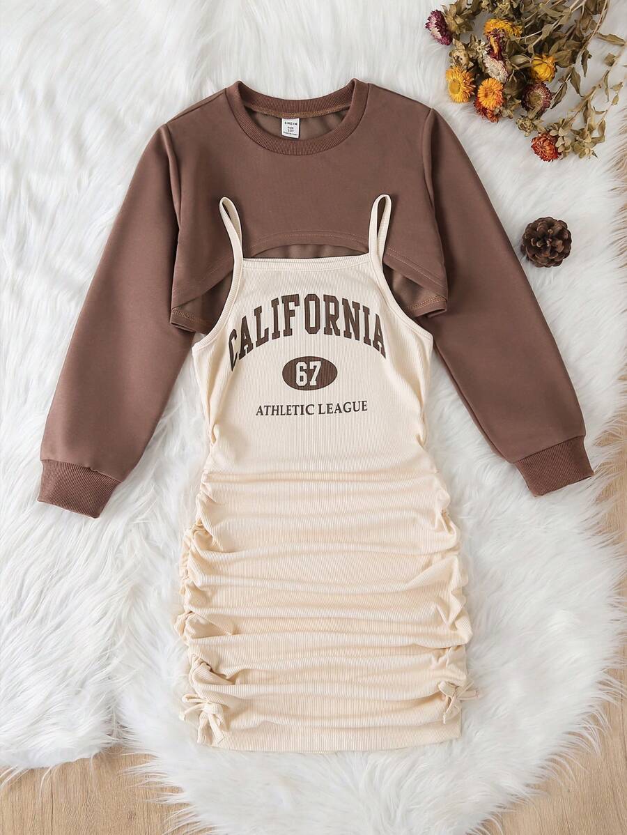 Set de 2 piezas para niñas: Blusa de manga larga y cuello redondo en unicolor, y vestido fruncido con gráfico de letras, adecuado para salidas, reuniones y cualquier ocasión