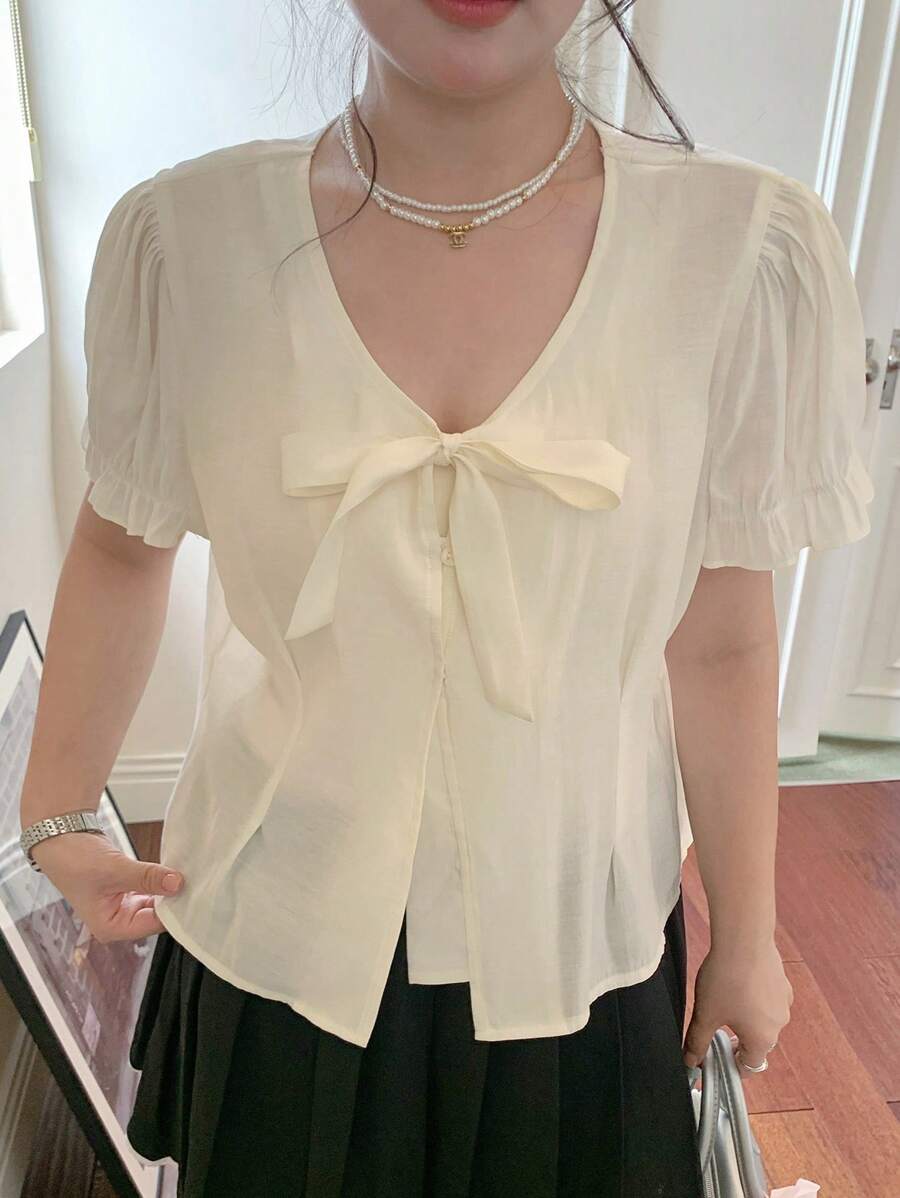 Dazy Plus Plain Color Lace-Up Collar Short White Short Sleeve Shirt