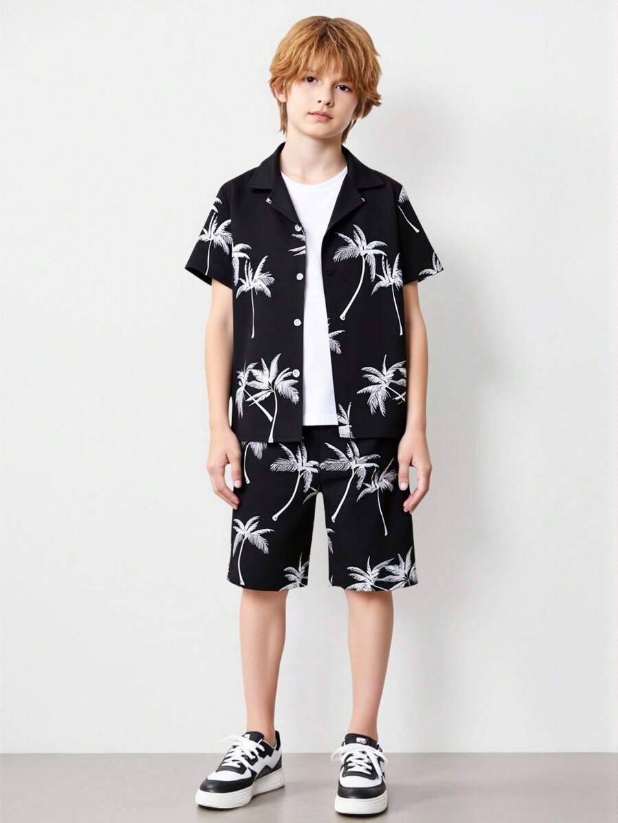SHEIN Camisa Y Pantalones Cortos Con Estampado De Árbol De Coco Para Preadolescentes Sin Camiseta Interior