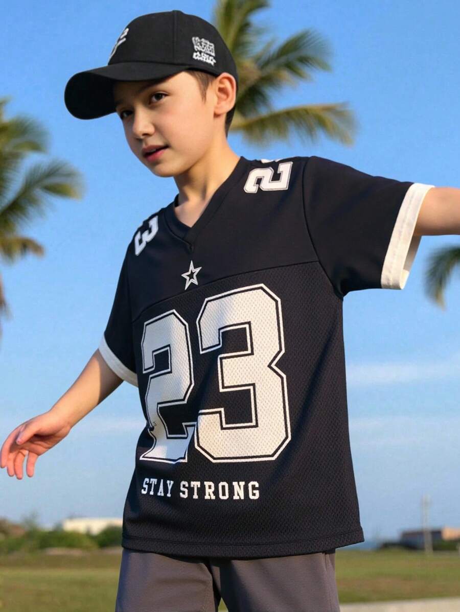 SHEIN Camiseta de manga corta con escote en V y parches de malla tejida, estilo urbano para niños preadolescentes, primavera/verano