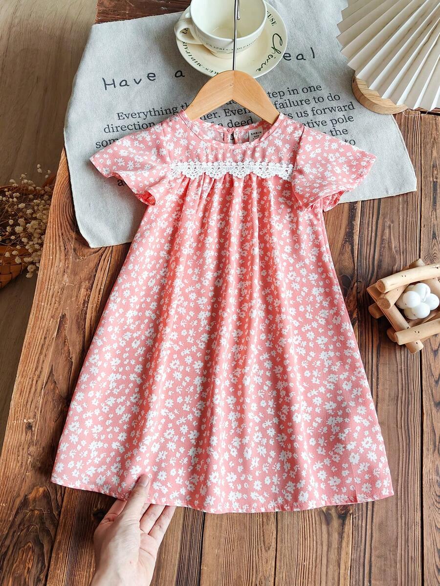 SHEIN Baby Mädchen locker sitzender Rundhals-Nachthemd mit Spitzenbesatz und Blümchenmuster, lässiger Sommerstil