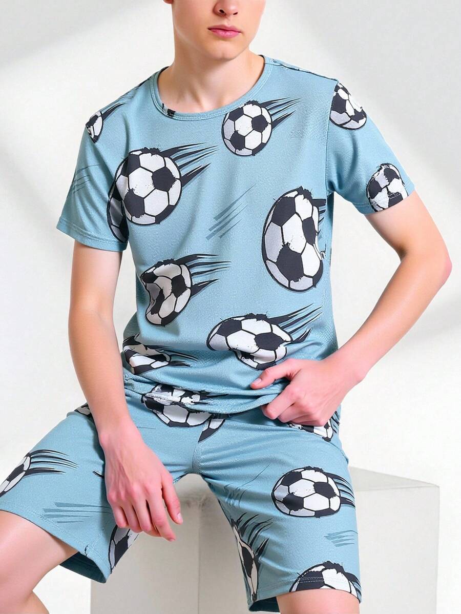 Set de 2 piezas de camiseta de manga corta con estampado gráfico de fútbol y pantalones cortos casuales ajustados para adolescentes varones
