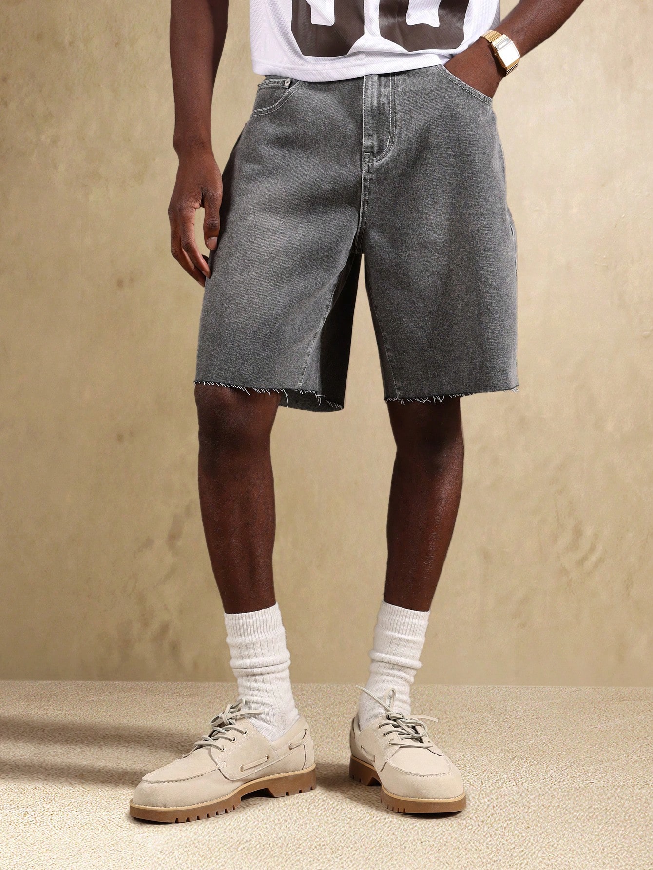 【EEUN】Raw Cut Bermuda Jeans Raw Cut Off Bermuda Length Distressed Denim Shorts Frayed