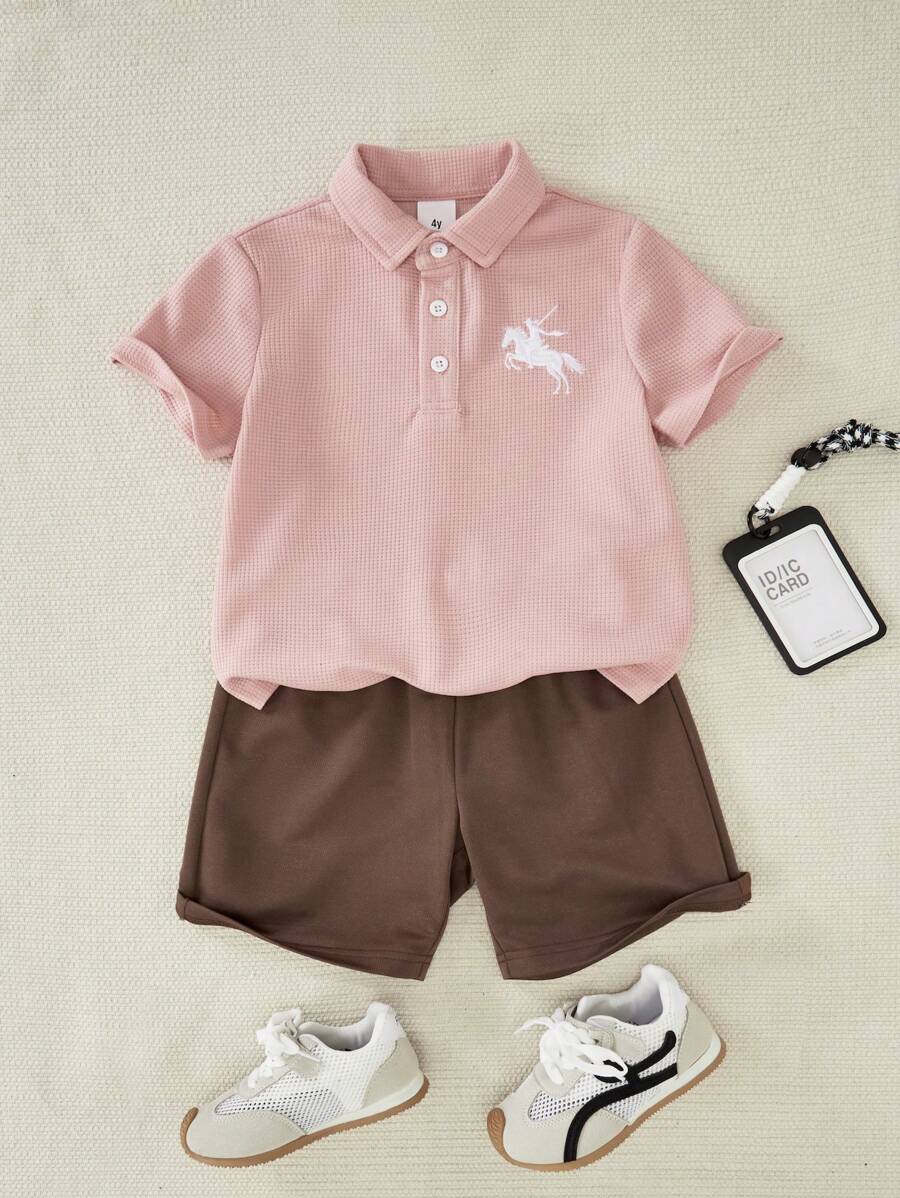 SHEIN Set tricou polo cu nasturi și design brodat și pantaloni scurți sport pentru băieți