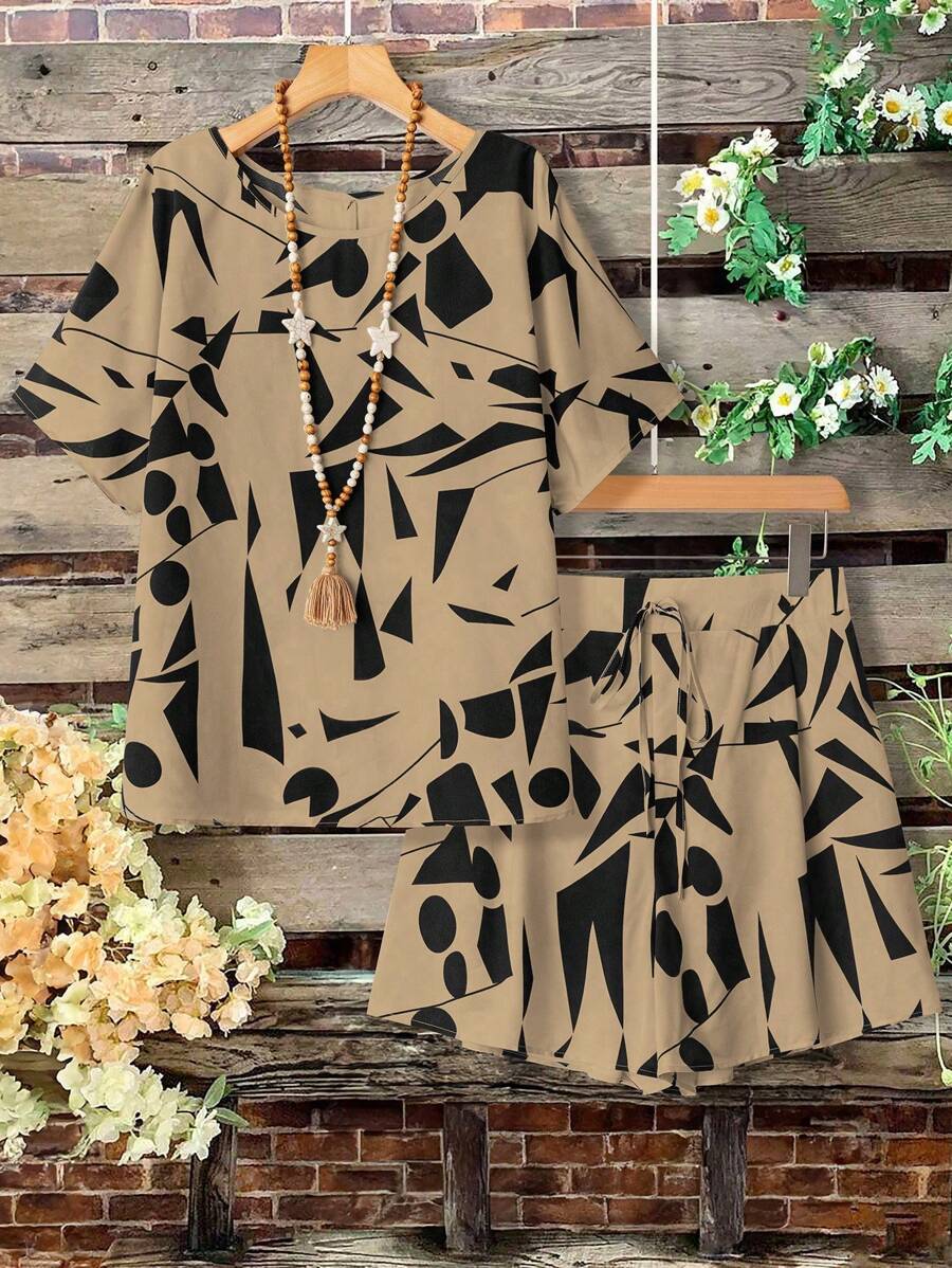Linhara Ensemble femme grande taille 2 pièces, top à col ras-du-cou à manches courtes et imprimé géométrique, shorts amples avec nœud papillon. Tenue d'été mode, décontractée et élégante pour la maison