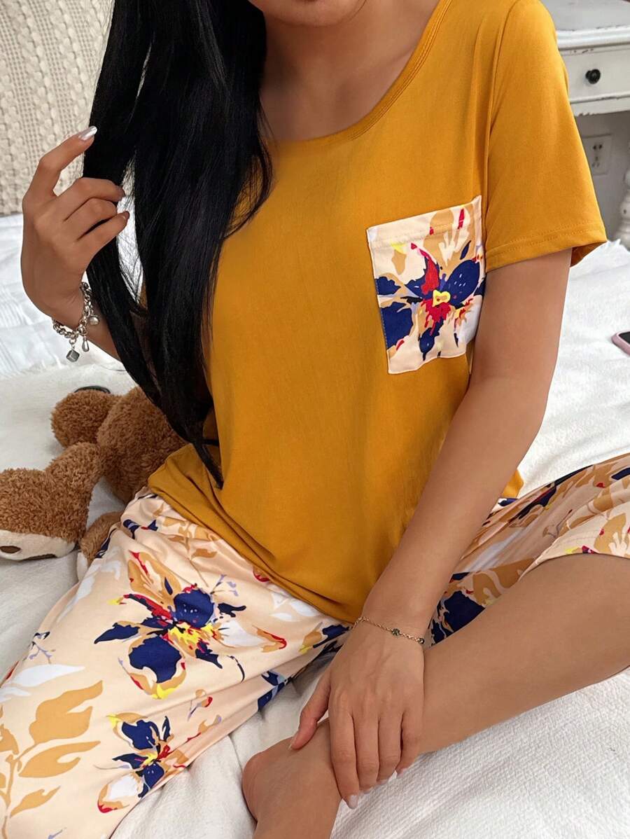 Conjunto de pijama con top de manga corta con bolsillo y pantalones con estampado floral para mujer