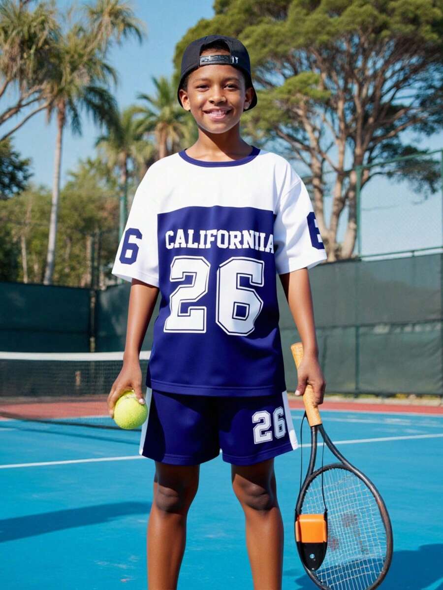 Set de 2 piezas de camiseta de cuello redondo con gráfico minimalista del número 26 y pantalones cortos, informal para niño preadolescente, apropiado para el verano