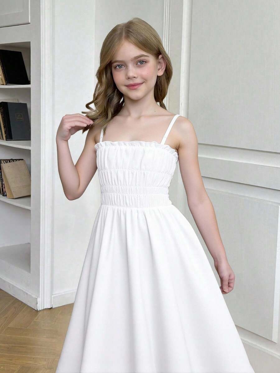 SHEIN Vestido maxi con tirantes y pliegues para niñas preadolescentes, ideal para vacaciones, uso diario y ocasiones versátiles, en color blanco, apto para primavera/verano y vuelta al colegio