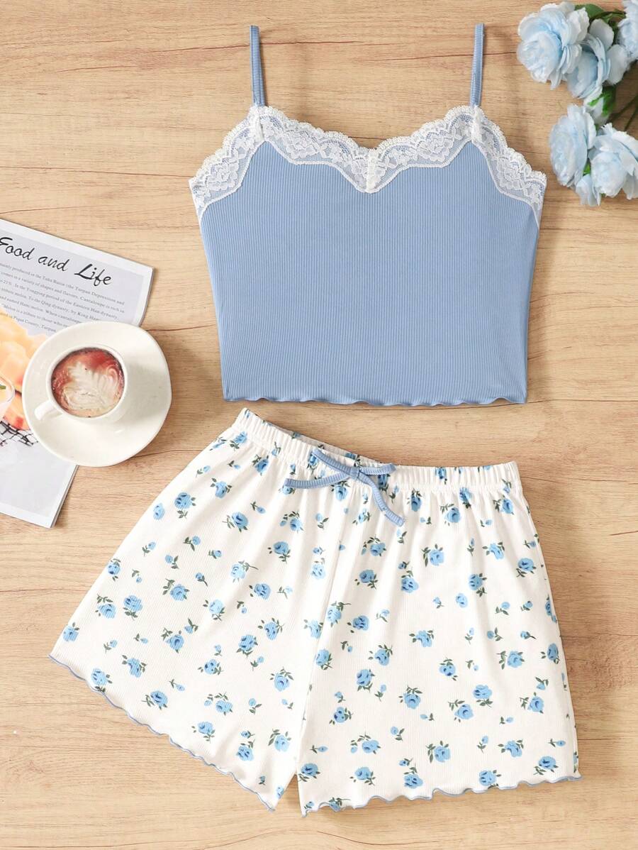 SHEIN Conjunto de pijama para adolescentes con top camisero de contraste de encaje y shorts con volantes de estampado floral disperso