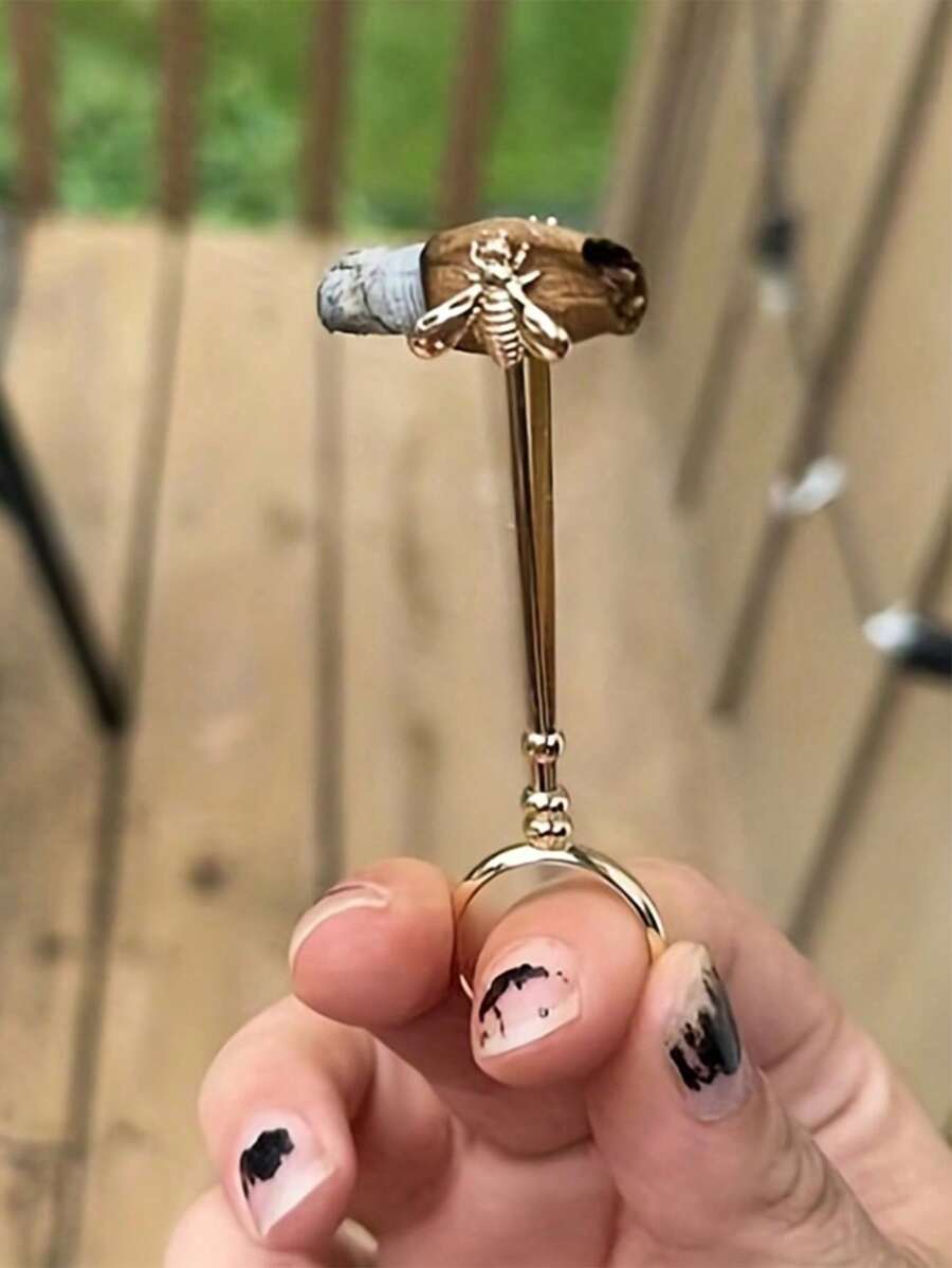 SHEIN 1pc, Golden Bee Cigarette Holder, Elegant Cigarette Holder Ring Rack, Cigarette Finger Clip Ring Holder