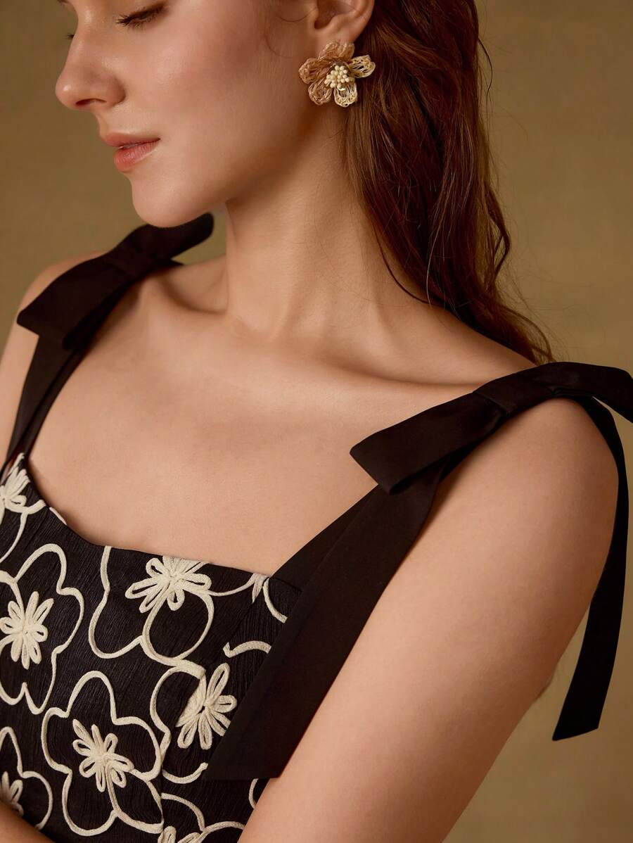 MOTF PREMIUM EMBROIDERY SLIM FIT ZIPPER DRESS