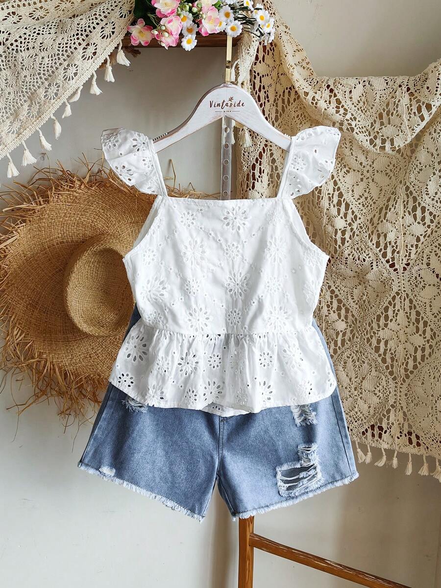 SHEIN Vintaside Kids Conjunto de top de camisola de encaje elegante y moderno al estilo europeo y americano sin mangas, junto con shorts vaqueros casuales y versátiles lavados, adecuado para viajes de verano, juegos en la playa, fotografía
