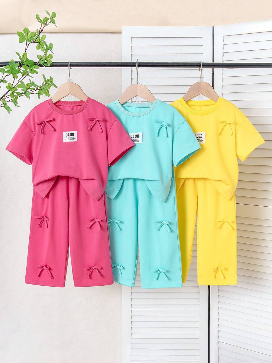 Set de 2 piezas para niñas pequeñas: camiseta de cuello redondo con estampado de dopamina colorido y pantalón de pierna recta con decoración de lazo, conjunto casual para el uso diario y deportes al aire libre, verano