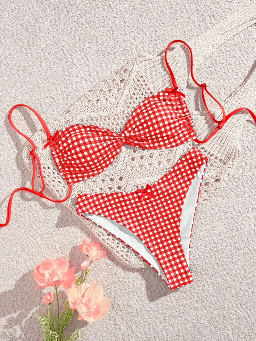Swim Mod Nuovo e dolce costume da bagno da donna con stampa a quadretti rossi e bianchi casuali, cinturini a spaghetti con fiocco e parte superiore, e parte inferiore a vita alta con stampa a quadretti blu e bianchi casuali
