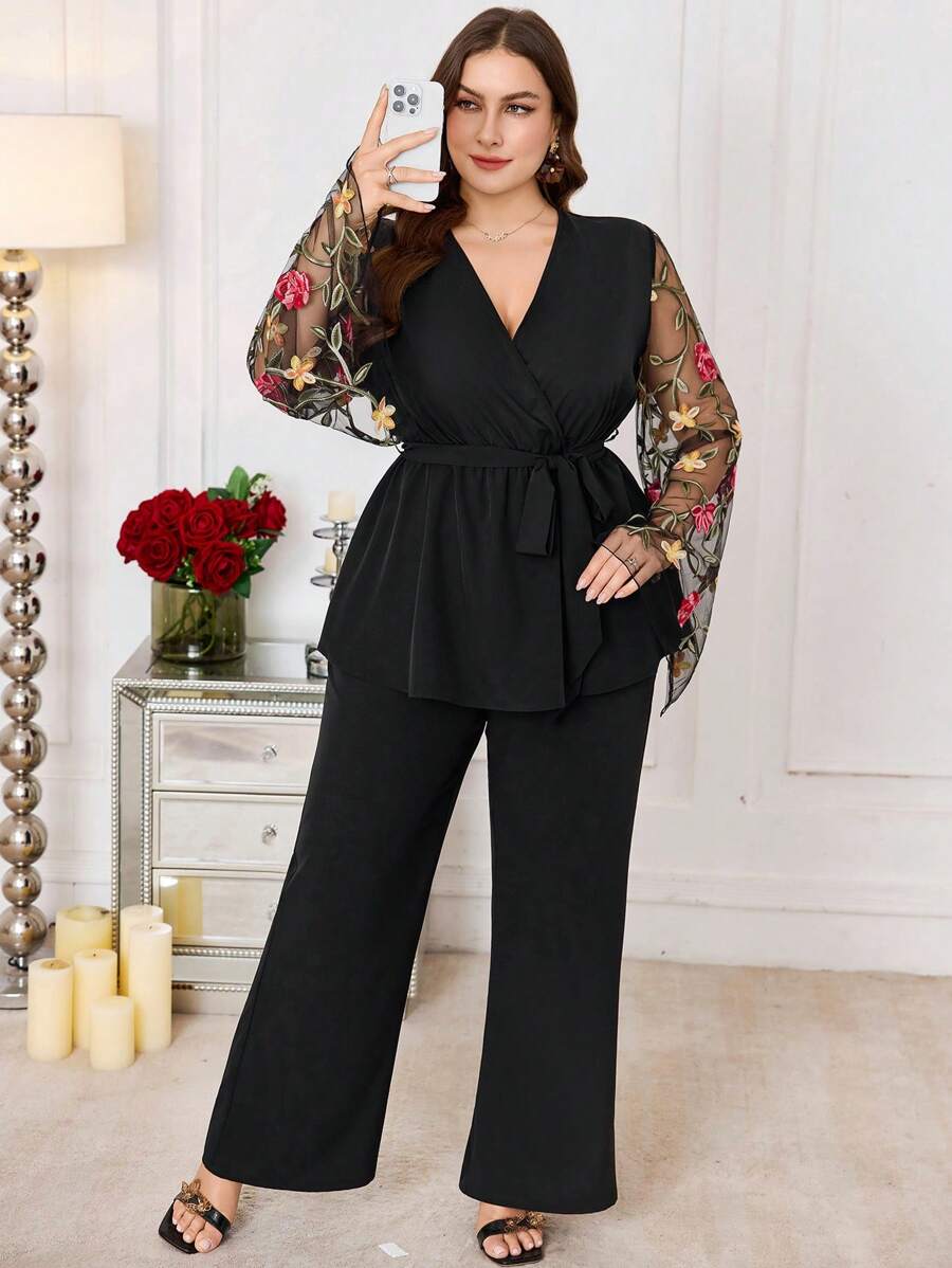 Modelyn Set da due pezzi con top a maniche corte e pantaloni in maglia ricamata, di taglia grande