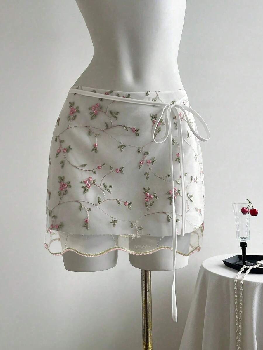 SHEIN Clasi Minigonna elegante con ricamo, ideale per la laurea