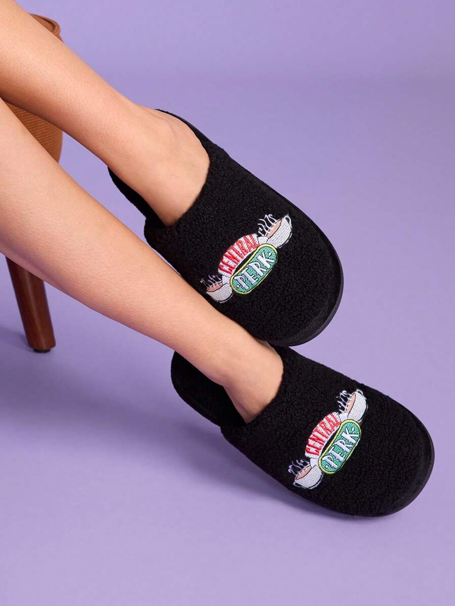 FRIENDS X SHEIN Pantuflas mullidas bordadas con taza de café Central Perk para mujer, suaves y cómodas para el hogar, la sala de estar, el dormitorio, regalos