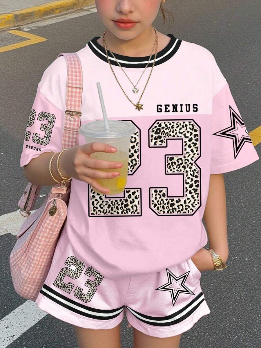 SHEIN Strój w stylu streetwear, mundur wyścigowy, nadruk w panterkę, numer 23 i wzór gwiazdy, 2 szt. dziewczęcy, swobodny, minimalistyczny, okrągły dekolt, krótki rękaw, T-shirt i spodenki, odpowiedni na lato