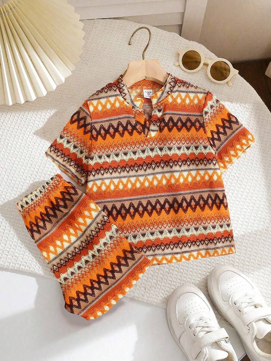 Set de 2 piezas para niño pequeño de 4 a 7 años: Conjunto casual de verano con parte superior de manga corta de cuello redondo y medio abierta en la Bottom, de tela jacquard de punto a rayas, y pantalones cortos con cintura elástica. Adecuado para ocasiones como moda, al aire libre, compras, sesión de fotos.