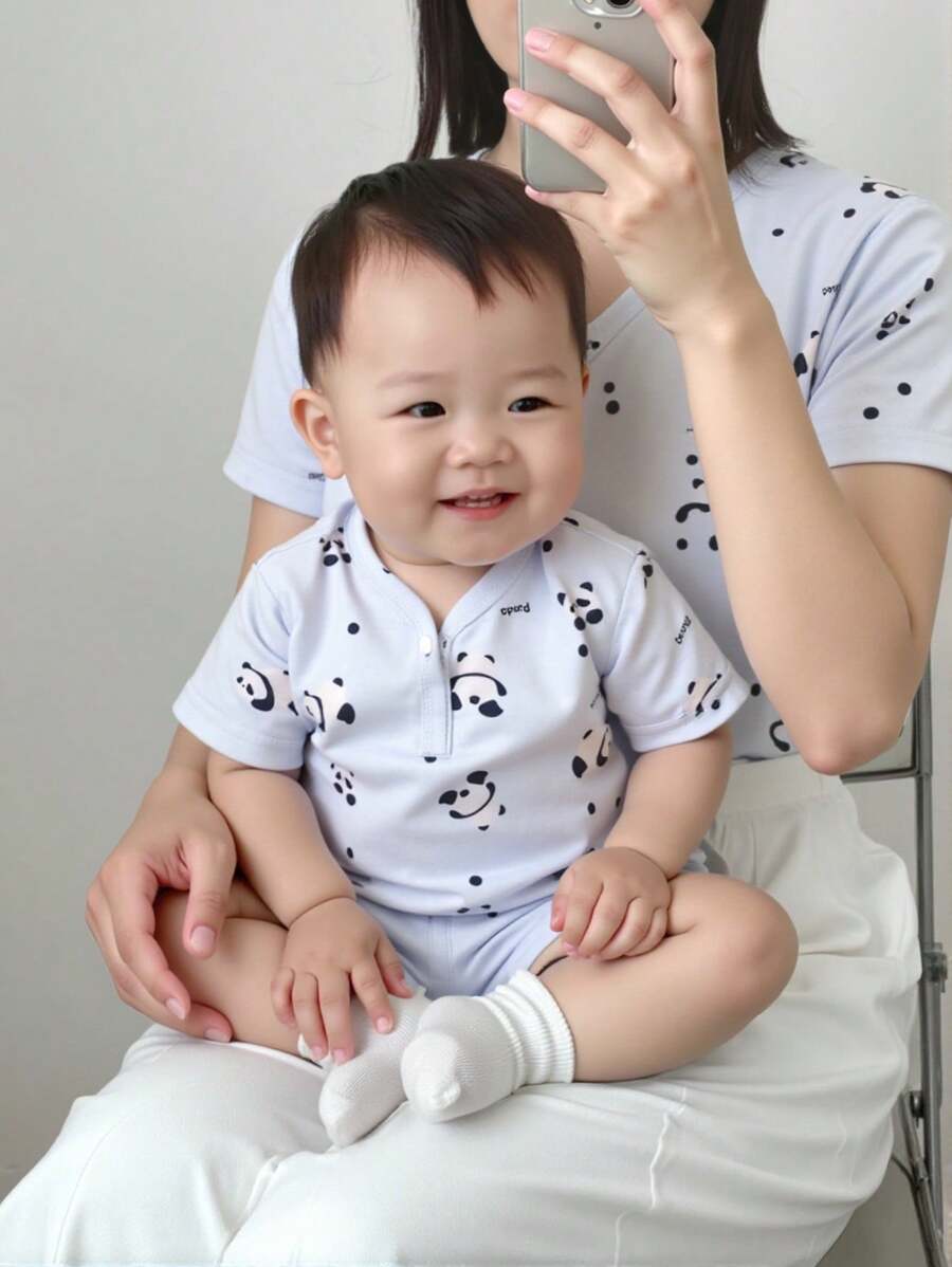 2-delige pyjamaset met korte mouwen en comfortabele pandaprint voor babyjongens, lichtblauw