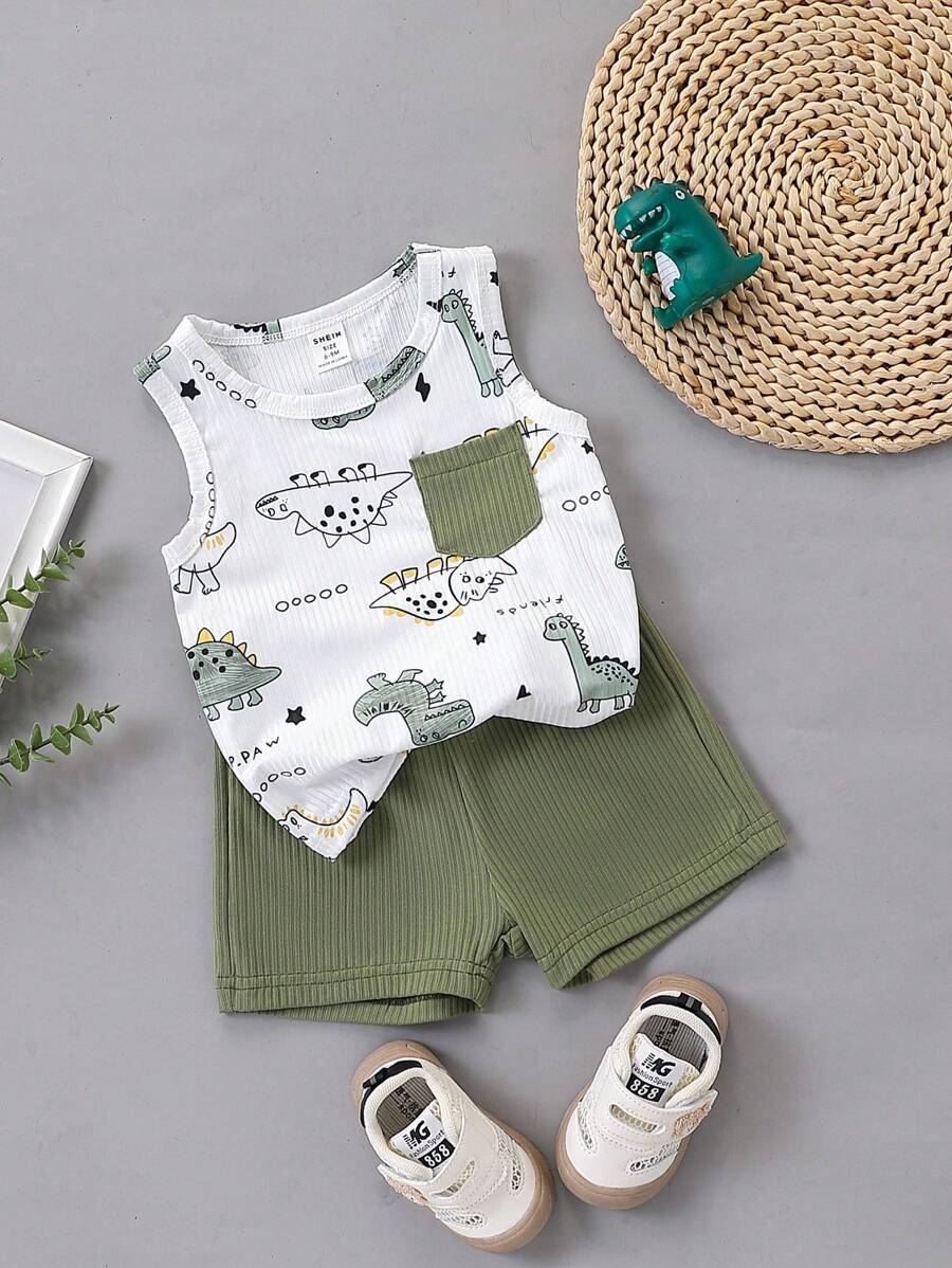 Conjunto de verano para niño bebé con estampado de dinosaurios de dibujos animados, compuesto por chaleco sin mangas de cuello redondo y shorts verdes. Estilo alegre y lindo, adecuado para aventuras al aire libre, uso cómodo en casa y fiestas de verano.